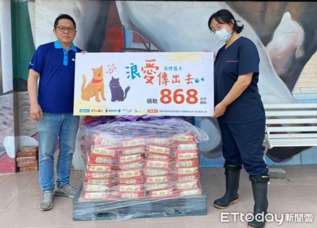 東森集團「捐868公斤飼料」給台南流浪貓狗吃飽　設認養小站找家